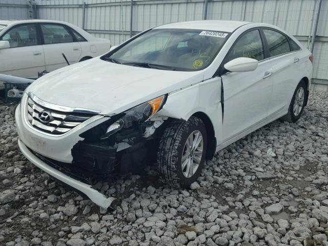 5NPEB4AC1CH429090 - 2012 HYUNDAI SONATA GLS WHITE photo 2