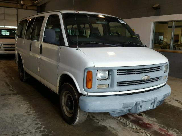 1GNGG25R121122240 - 2002 CHEVROLET EXPRESS G2 WHITE photo 1