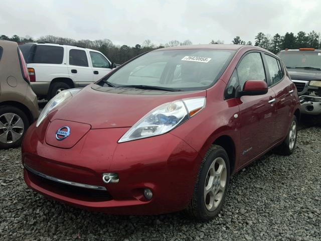 JN1AZ0CP8BT000996 - 2011 NISSAN LEAF SV RED photo 2