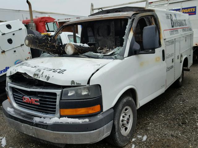 1GD072CG6B1136755 - 2011 GMC SAVANA CUT WHITE photo 2