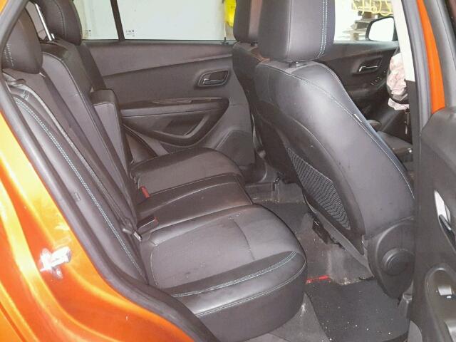 KL7CJRSB6FB132977 - 2015 CHEVROLET TRAX 1LT ORANGE photo 6