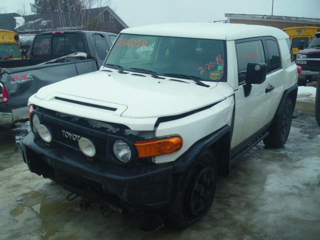 JTEBU11F68K027737 - 2008 TOYOTA FJ CRUISER WHITE photo 2