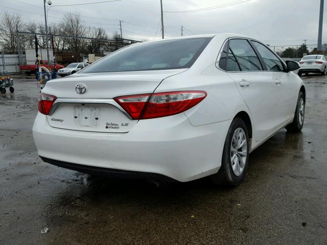 4T1BF1FK7FU927077 - 2015 TOYOTA CAMRY LE WHITE photo 4