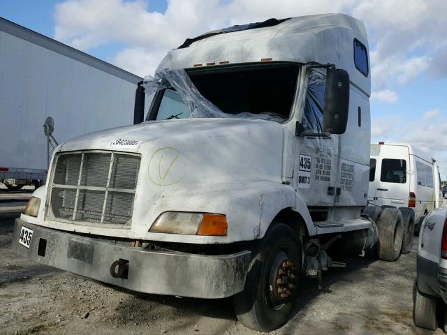 4V4NC9JJ41N258068 - 2001 VOLVO VN VNL WHITE photo 2