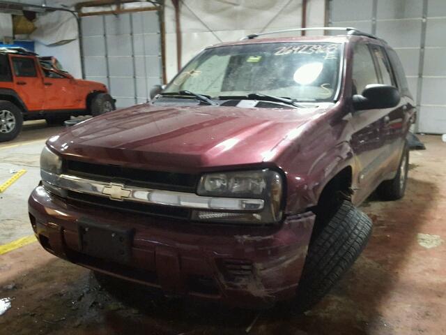 1GNDT13S742268282 - 2004 CHEVROLET TRAILBLAZE MAROON photo 2