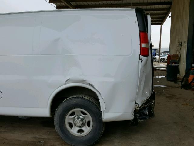 1GCFG15X671158722 - 2007 CHEVROLET EXPRESS G1 WHITE photo 9