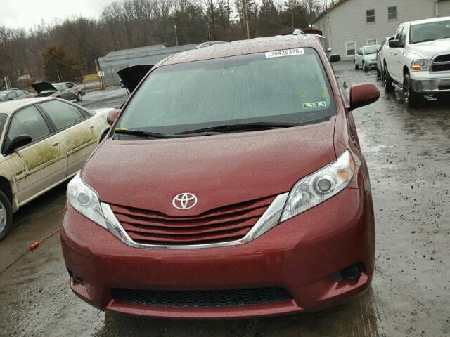 5TDKZ3DC6HS825537 - 2017 TOYOTA SIENNA LE BURGUNDY photo 9