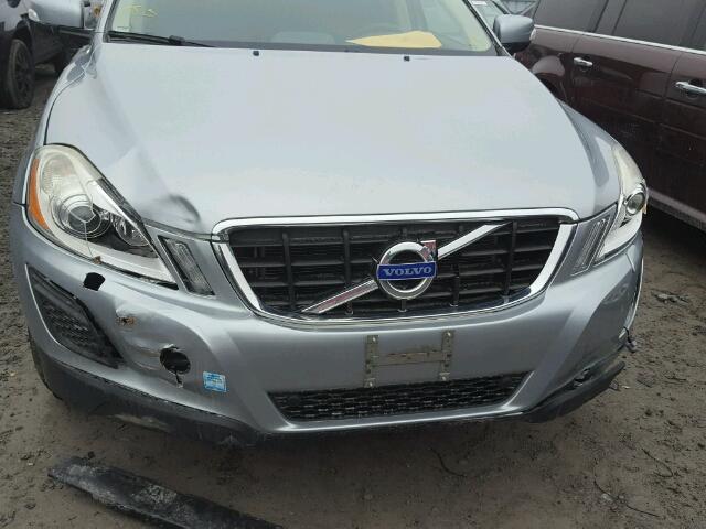 YV4902DZ3B2149681 - 2011 VOLVO XC60 T6 SILVER photo 9