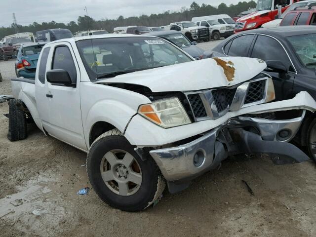 1N6AD06U56C407982 - 2006 NISSAN FRONTIER K WHITE photo 1