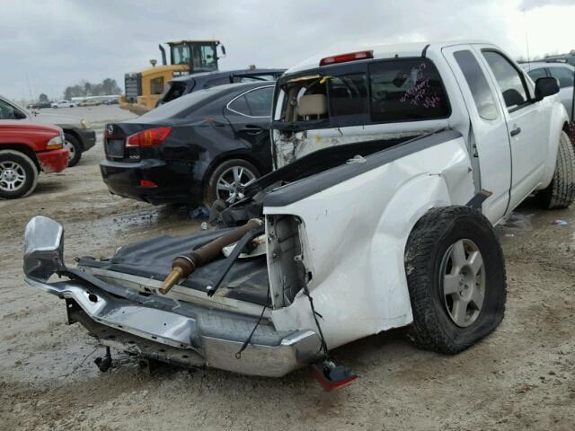 1N6AD06U56C407982 - 2006 NISSAN FRONTIER K WHITE photo 4