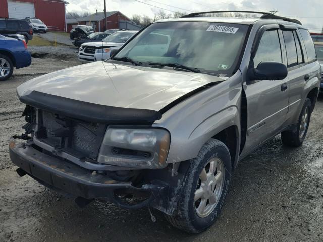 1GNDS13S022218436 - 2002 CHEVROLET TRAILBLAZE SILVER photo 2