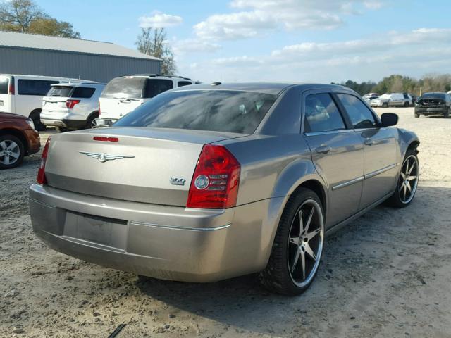 2C3KA53VX9H625206 - 2009 CHRYSLER 300 TOURIN GRAY photo 4