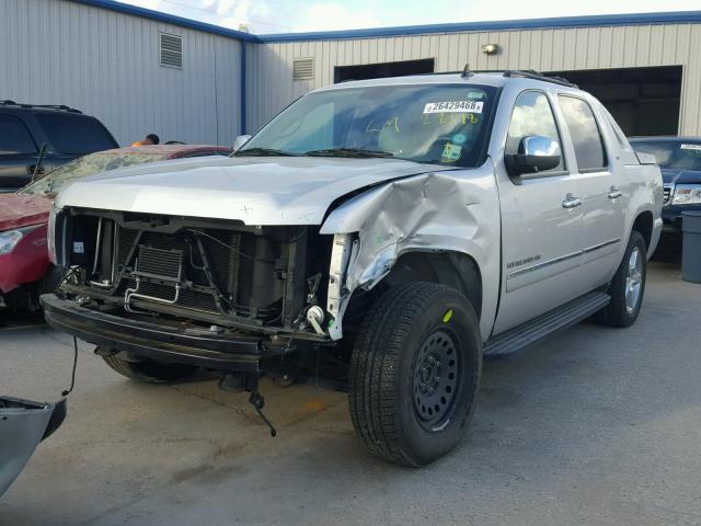 3GNMCGE00CG155469 - 2012 CHEVROLET AVALANCHE SILVER photo 2