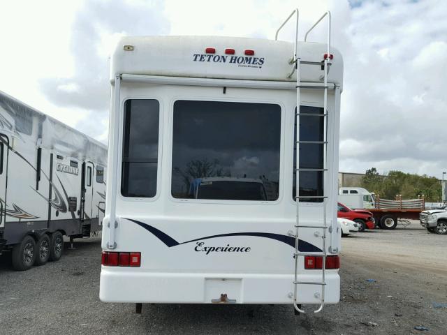 4M7360V3X41010764 - 2004 TETO CAMPER WHITE photo 5