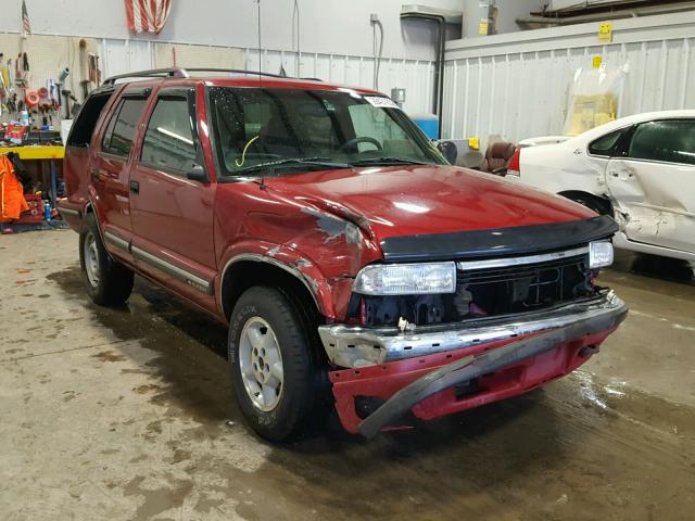 1GNDT13W7W2163926 - 1998 CHEVROLET BLAZER MAROON photo 1