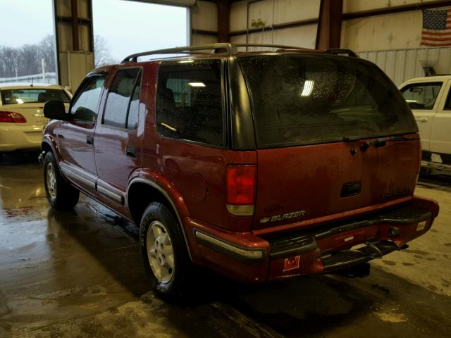 1GNDT13W7W2163926 - 1998 CHEVROLET BLAZER MAROON photo 3