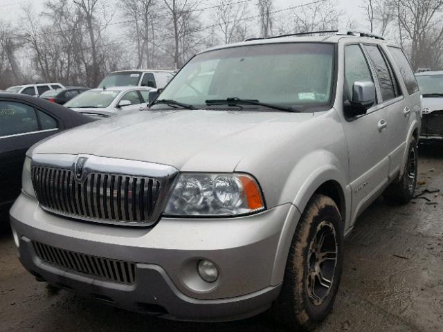 5LMFU28R74LJ12076 - 2004 LINCOLN NAVIGATOR SILVER photo 2