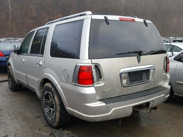 5LMFU28R74LJ12076 - 2004 LINCOLN NAVIGATOR SILVER photo 3