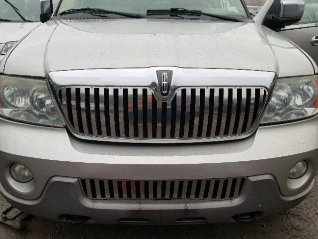 5LMFU28R74LJ12076 - 2004 LINCOLN NAVIGATOR SILVER photo 7