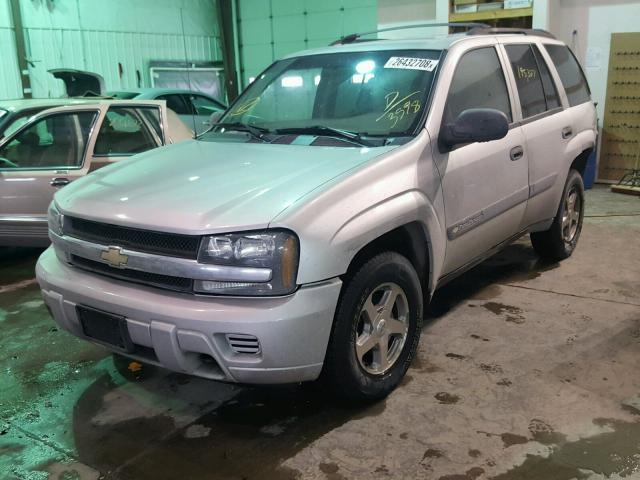 1GNDT13S042123598 - 2004 CHEVROLET TRAILBLAZE SILVER photo 2