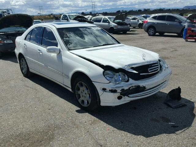 WDBRF61J25F650189 - 2005 MERCEDES-BENZ C 240 WHITE photo 1