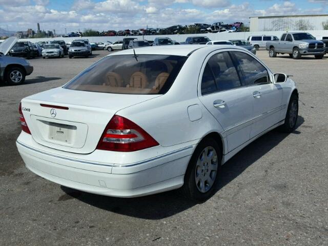 WDBRF61J25F650189 - 2005 MERCEDES-BENZ C 240 WHITE photo 4