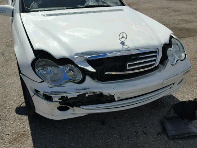 WDBRF61J25F650189 - 2005 MERCEDES-BENZ C 240 WHITE photo 9