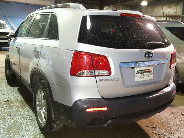 5XYKT4A14BG113882 - 2011 KIA SORENTO BA GRAY photo 3