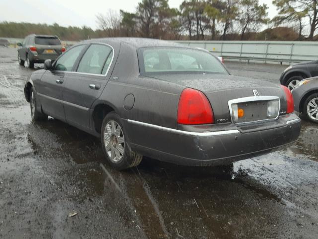 1LNHM82WX5Y619197 - 2005 LINCOLN TOWN CAR S GRAY photo 3