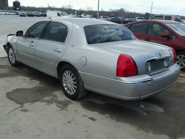 1LNHM82W33Y610127 - 2003 LINCOLN TOWN CAR S SILVER photo 3