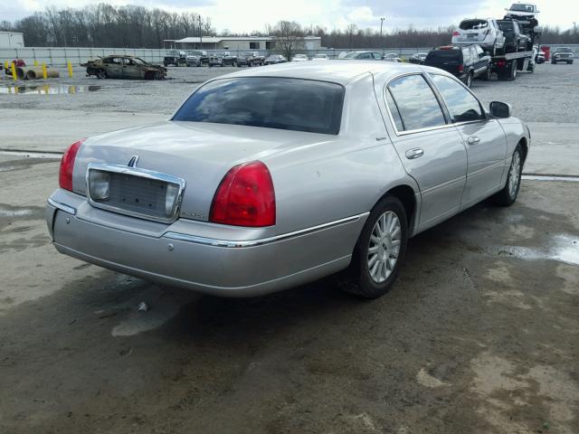 1LNHM82W33Y610127 - 2003 LINCOLN TOWN CAR S SILVER photo 4