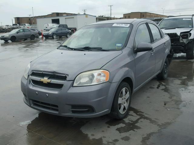 KL1TD5DE0AB050995 - 2010 CHEVROLET AVEO LS GRAY photo 2