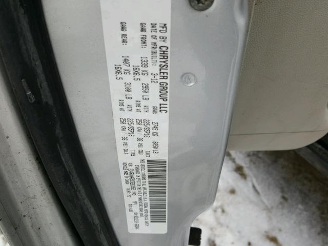 2C4RVAAG9CR293952 - 2012 VOLKSWAGEN ROUTAN S GRAY photo 10