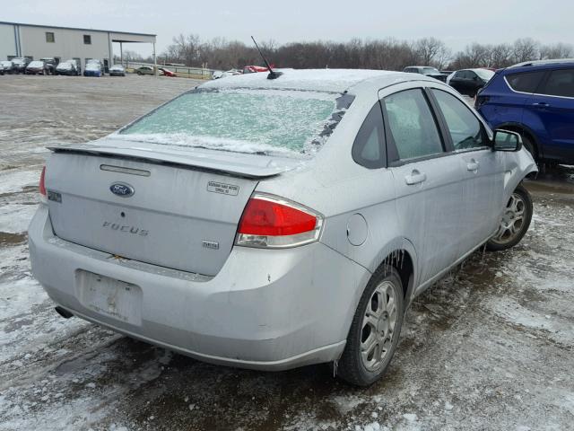 1FAHP35N58W259215 - 2008 FORD FOCUS SE SILVER photo 4