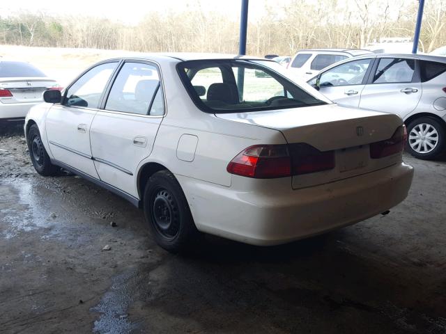 1HGCG5549WA241688 - 1998 HONDA ACCORD LX WHITE photo 3