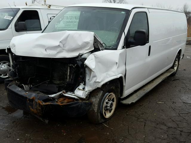 1GTGG29CX81913275 - 2008 GMC SAVANA G25 WHITE photo 2