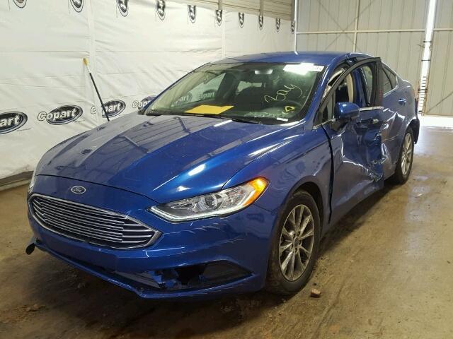 3FA6P0H77HR259173 - 2017 FORD FUSION SE BLUE photo 2