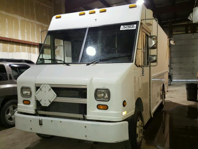 4UZA4FF47WC897469 - 1998 FREIGHTLINER CHASSIS M WHITE photo 2