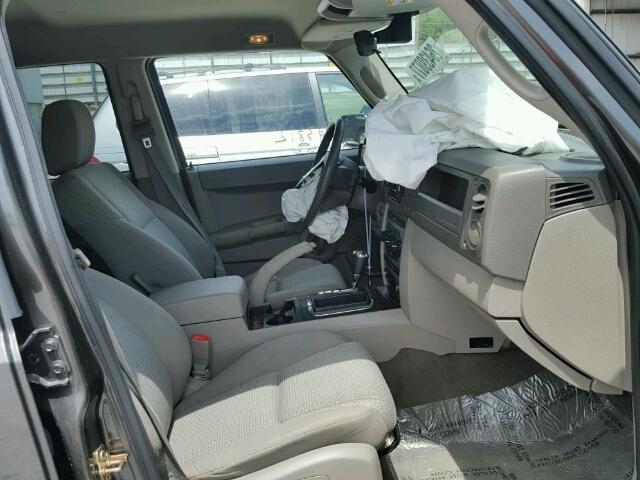 1J8HH48K06C136587 - 2006 JEEP COMMANDER GRAY photo 5