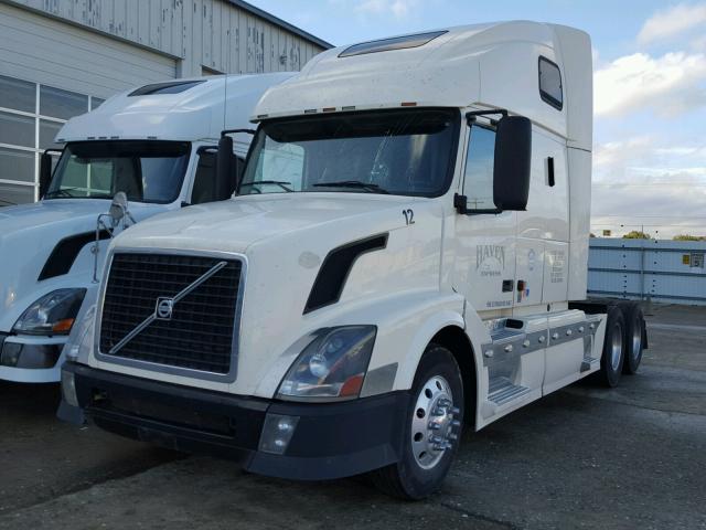 4V4NC9TJ1AN289131 - 2010 VOLVO VN VNL CREAM photo 2