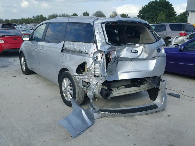 KNDMB5C17H6305906 - 2017 KIA SEDONA LX SILVER photo 3