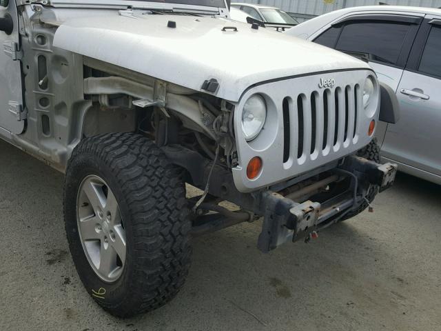 1J4BA3H14AL188150 - 2010 JEEP WRANGLER U SILVER photo 9