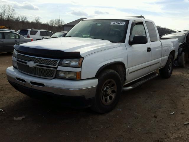 1GCEC19ZX7Z102948 - 2007 CHEVROLET SILVERADO WHITE photo 2