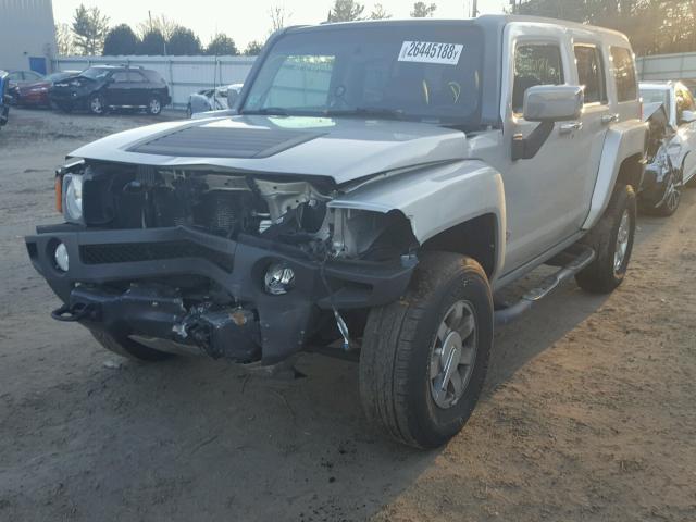 5GTMNJEE2A8140463 - 2010 HUMMER H3 LUXURY SILVER photo 2