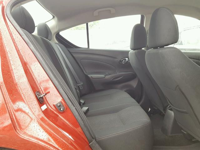 3N1CN7AP2HK427819 - 2017 NISSAN VERSA S RED photo 6