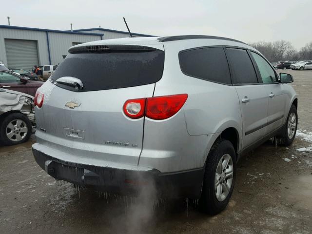 1GNKREED2BJ219411 - 2011 CHEVROLET TRAVERSE L SILVER photo 4