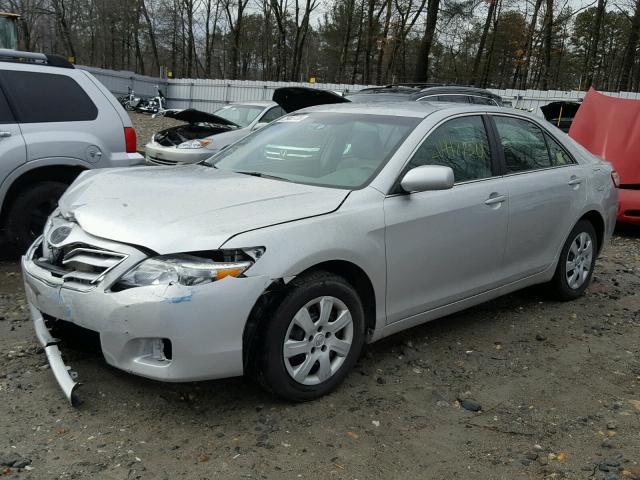 4T1BF3EK2AU027189 - 2010 TOYOTA CAMRY BASE SILVER photo 2