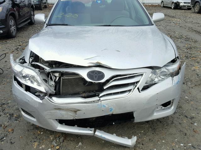 4T1BF3EK2AU027189 - 2010 TOYOTA CAMRY BASE SILVER photo 9