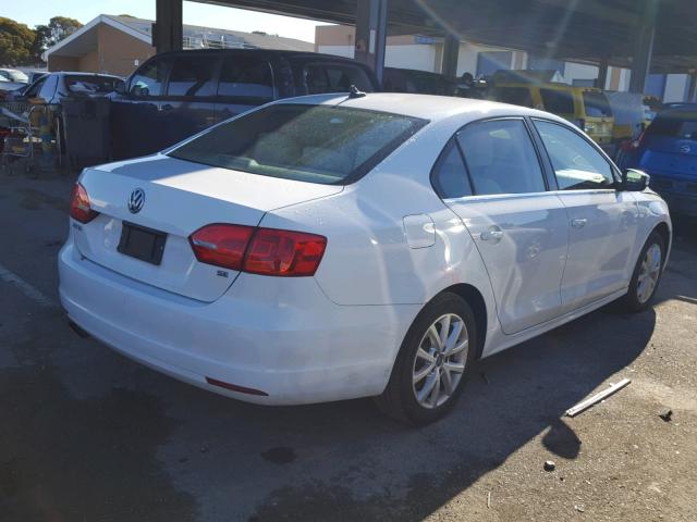 3VWD17AJ7EM267040 - 2014 VOLKSWAGEN JETTA SE WHITE photo 4