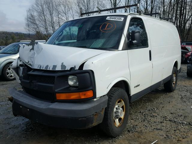 1GCGG25V141181751 - 2004 CHEVROLET EXPRESS G2 WHITE photo 2